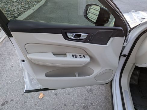 Used 2025 Volvo XC60 B5 Ultra w/ Protection Package Premier image 13