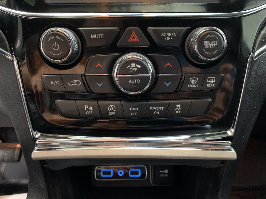 Used 2020 Jeep Grand Cherokee Limited AWD/4WD image 28
