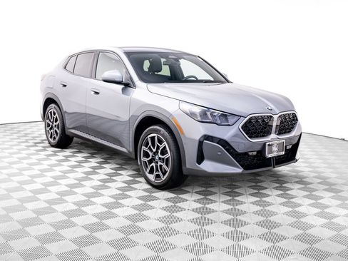 Certified 2025 BMW X2 xDrive28i w/ Premium Package AWD/4WD image 8