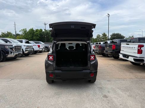 Used 2020 Jeep Renegade Latitude FWD image 35