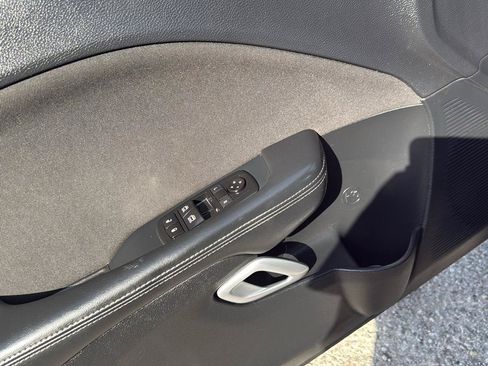 Used 2015 Dodge Challenger SXT RWD image 12