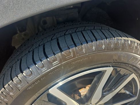 Used 2022 Honda Pilot Touring image 14