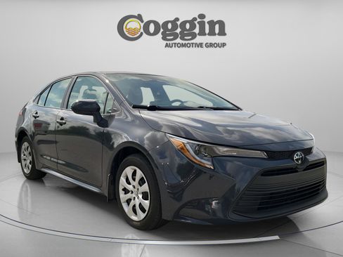 Used 2025 Toyota Corolla LE image 8