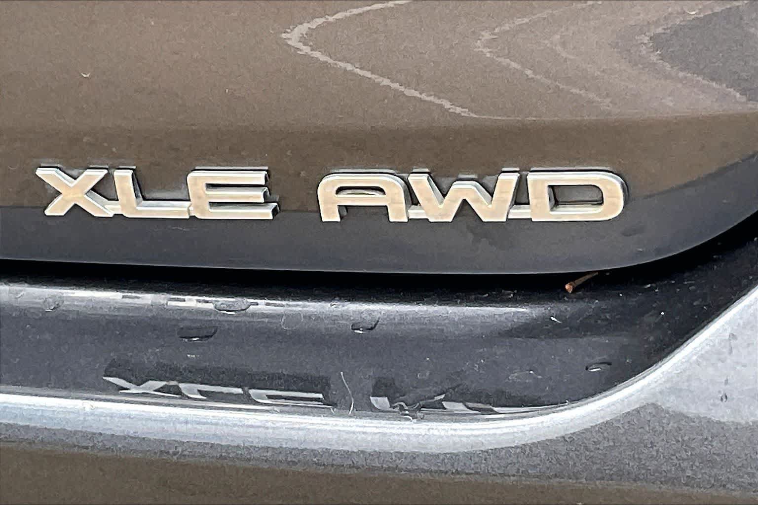 Used 2021 Toyota Highlander XLE AWD/4WD image 7