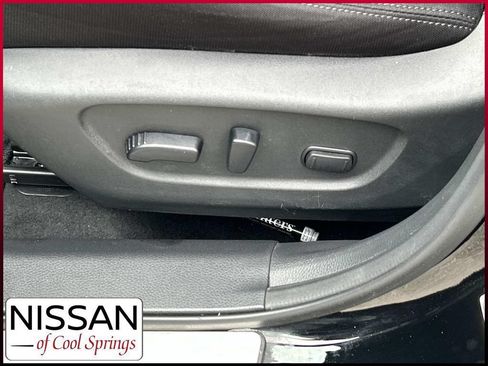 Used 2019 Nissan Rogue SV w/ Premium Package FWD image 18