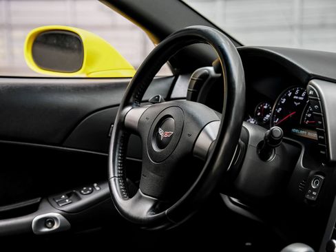Used 2006 Chevrolet Corvette Coupe image 16