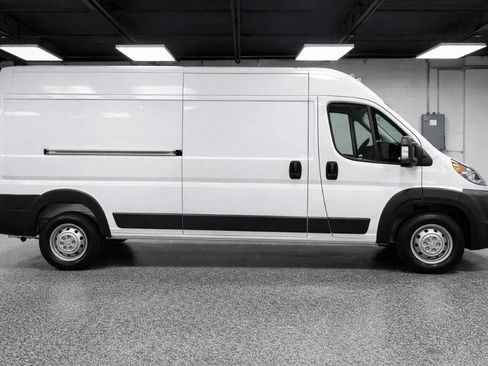 Used 2022 RAM ProMaster 2500 w/ Driver Convenience Group FWD image 5