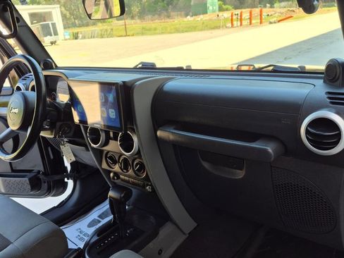 Used 2008 Jeep Wrangler Sahara w/ Dual Top Group image 35