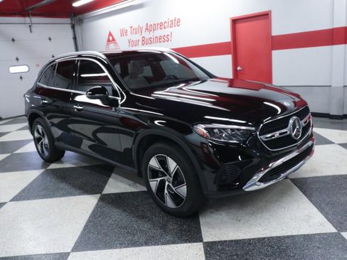 Used 2024 Mercedes-Benz GLC 300 4MATIC image 3