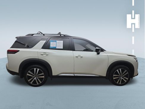 Used 2023 Nissan Pathfinder Platinum w/ Cargo Package AWD/4WD image 3