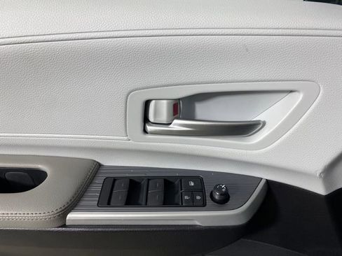 Used 2025 Toyota Sienna XLE w/ XLE Plus Package image 24
