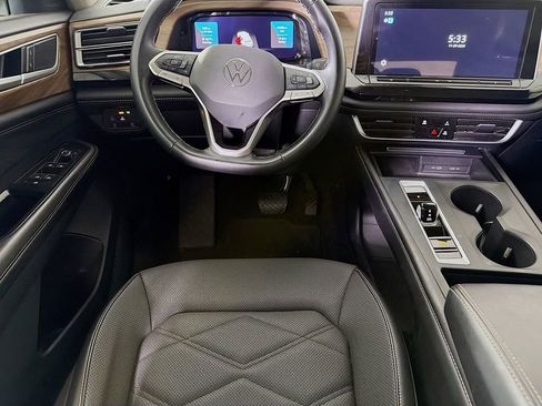 Used 2024 Volkswagen Atlas SE image 24