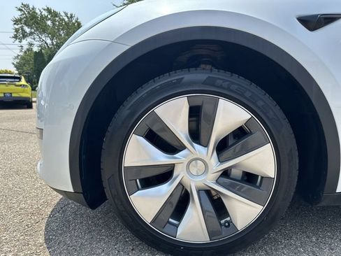 Used 2021 Tesla Model Y Long Range AWD/4WD image 21