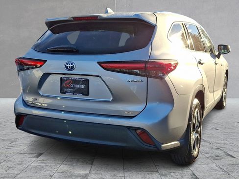 Used 2020 Toyota Highlander XLE image 10