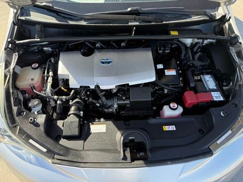 Used 2017 Toyota Prius Three Touring FWD image 38