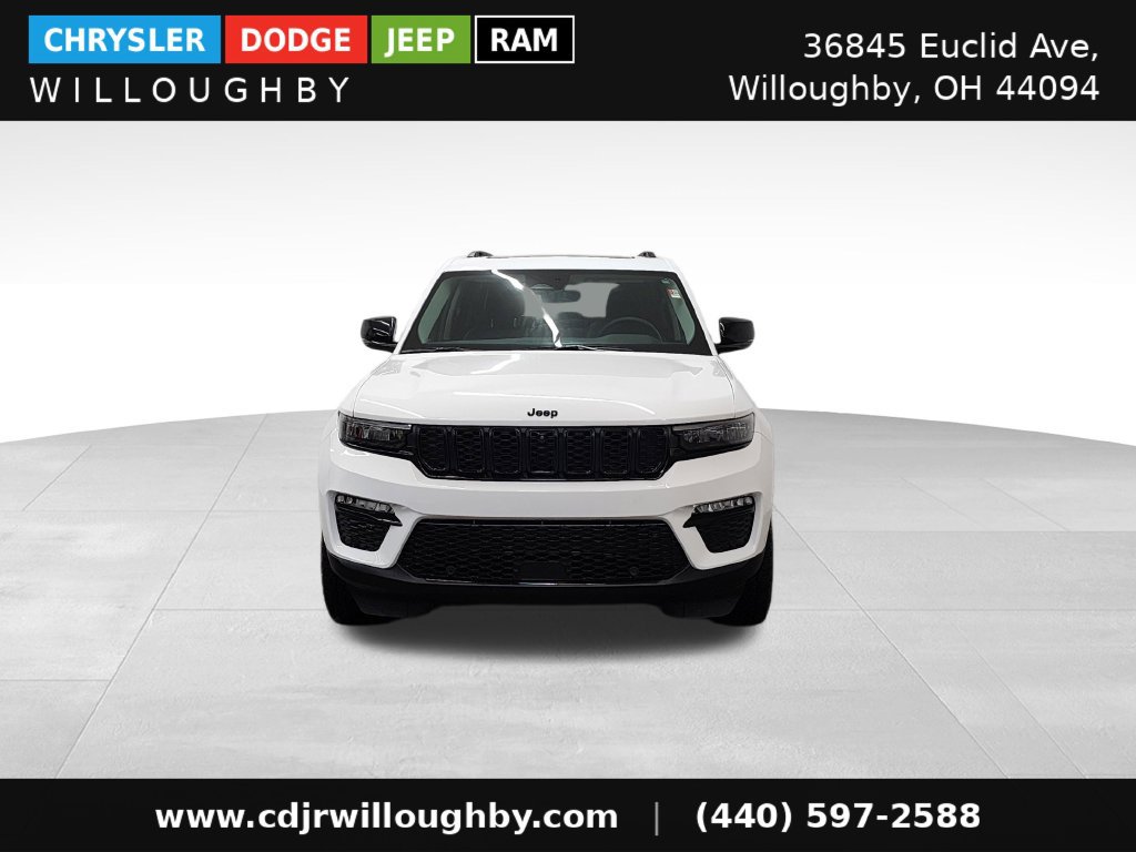 Used 2023 Jeep Grand Cherokee Limited w/ Luxury Tech Group II AWD/4WD image 2
