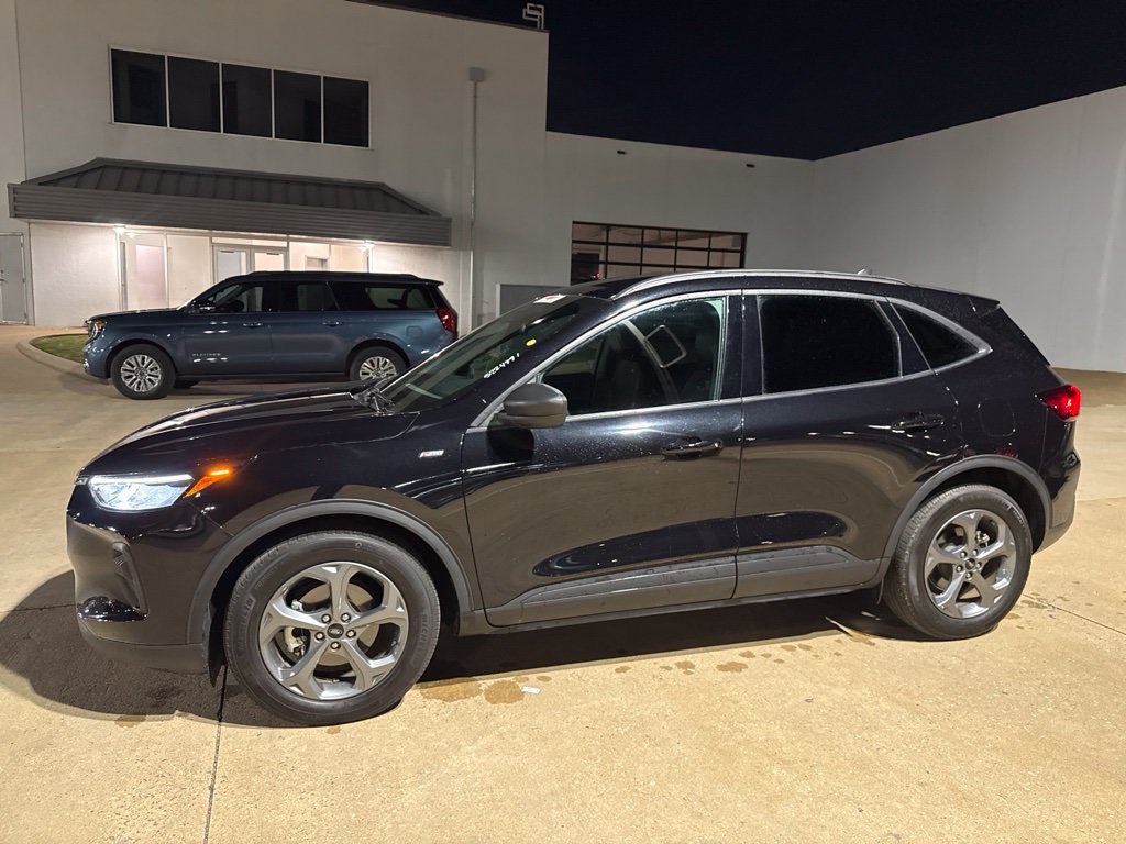 Used 2025 Ford Escape ST-Line FWD image 4