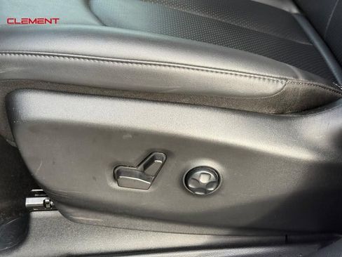 Used 2024 Chrysler Pacifica Limited FWD image 24