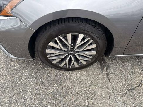 Used 2024 Nissan Altima 2.5 SV image 15