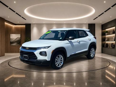 Certified 2023 Chevrolet TrailBlazer LS FWD image 2