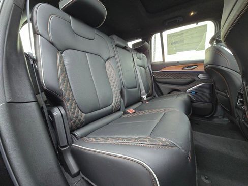 New 2025 Jeep Grand Cherokee Summit image 15