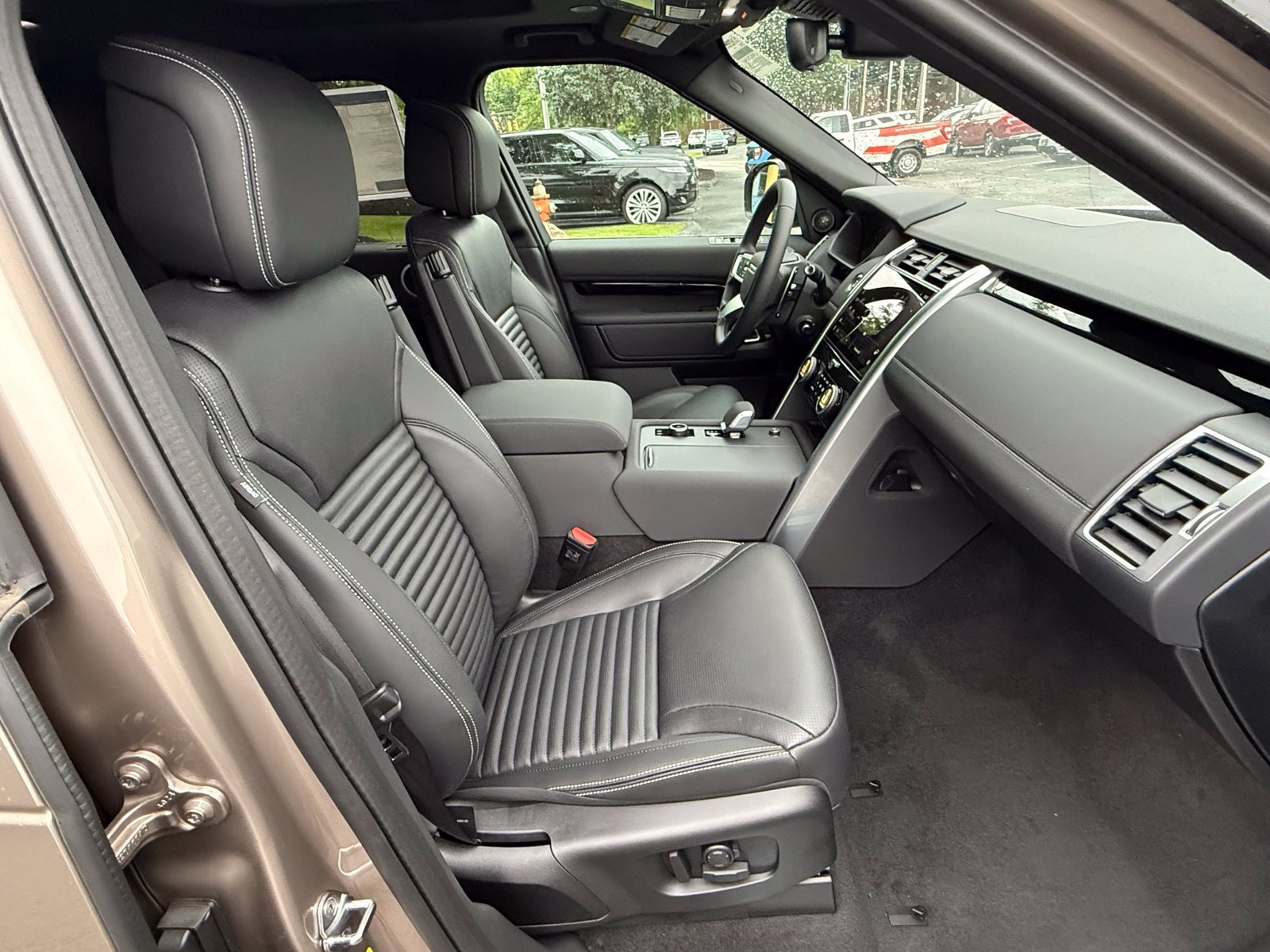 New 2026 Land Rover Discovery S AWD/4WD image 22
