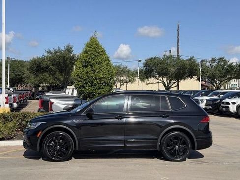 Used 2022 Volkswagen Tiguan SE R-Line FWD image 4
