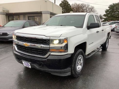 Used 2017 Chevrolet Silverado 1500 W/T w/ Trailering Package image 4
