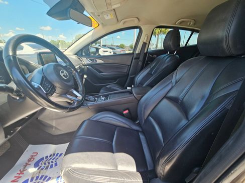 Used 2018 MAZDA MAZDA3 Touring FWD image 15
