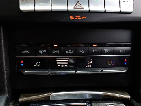 Used 2016 Mercedes-Benz E 350 E 350 4MATIC Sedan 4D image 28