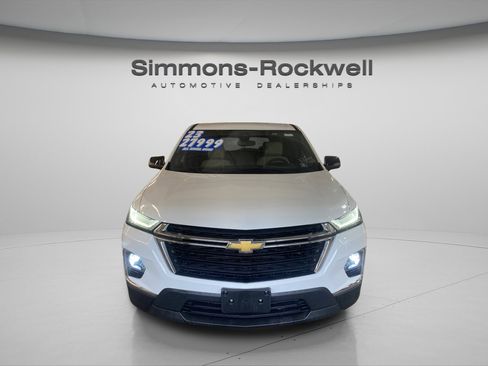 Used 2023 Chevrolet Traverse LS image 2