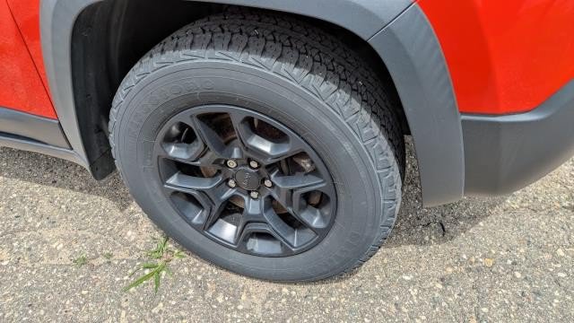Used 2021 Jeep Cherokee Trailhawk AWD/4WD image 25