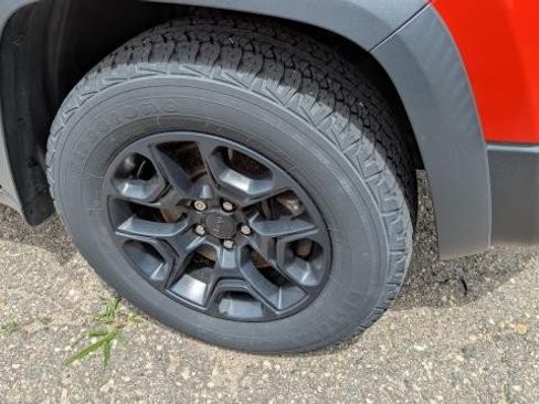 Used 2021 Jeep Cherokee Trailhawk AWD/4WD image 25