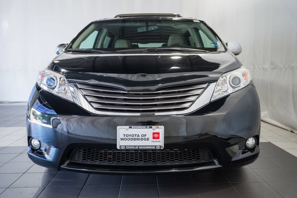 Used 2017 Toyota Sienna XLE w/ XLE Navigation Package FWD image 2