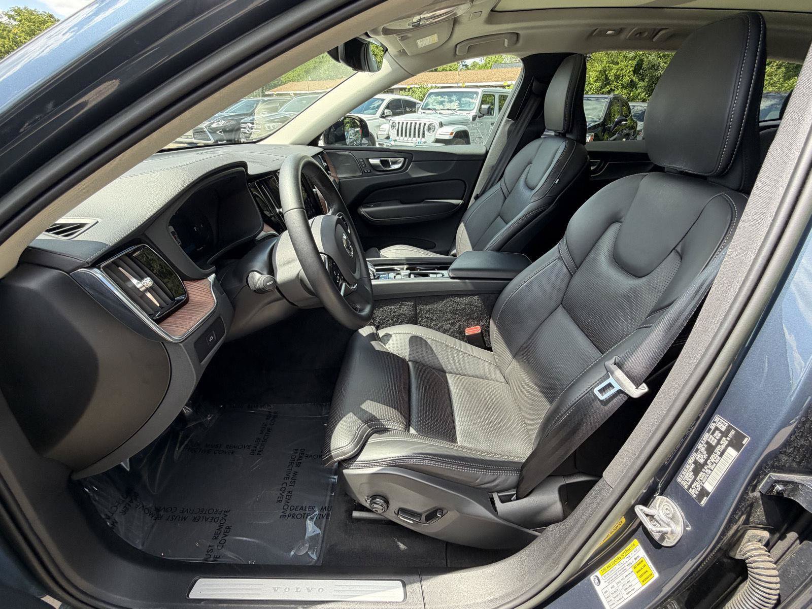 Used 2023 Volvo XC60 B6 Ultimate w/ Climate Package AWD/4WD image 10