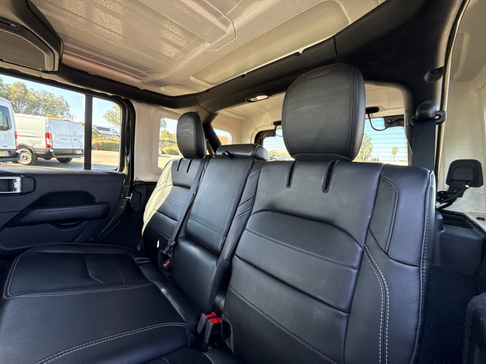 Used 2022 Jeep Wrangler Unlimited Sahara w/ Cold Weather Group AWD/4WD image 11