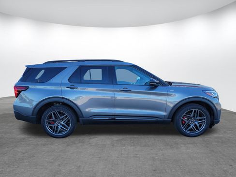 Used 2025 Ford Explorer ST-Line w/ ST-Line Street Pack AWD/4WD image 4