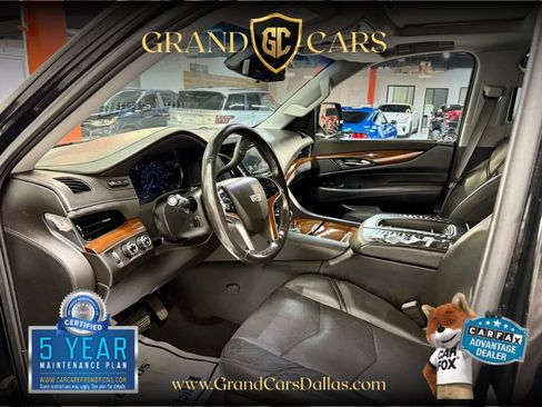 Used 2017 Cadillac Escalade Luxury image 9