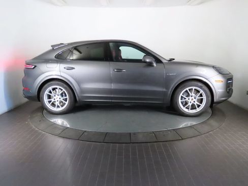 Certified 2026 Porsche Cayenne E-Hybrid Coupe AWD/4WD image 8