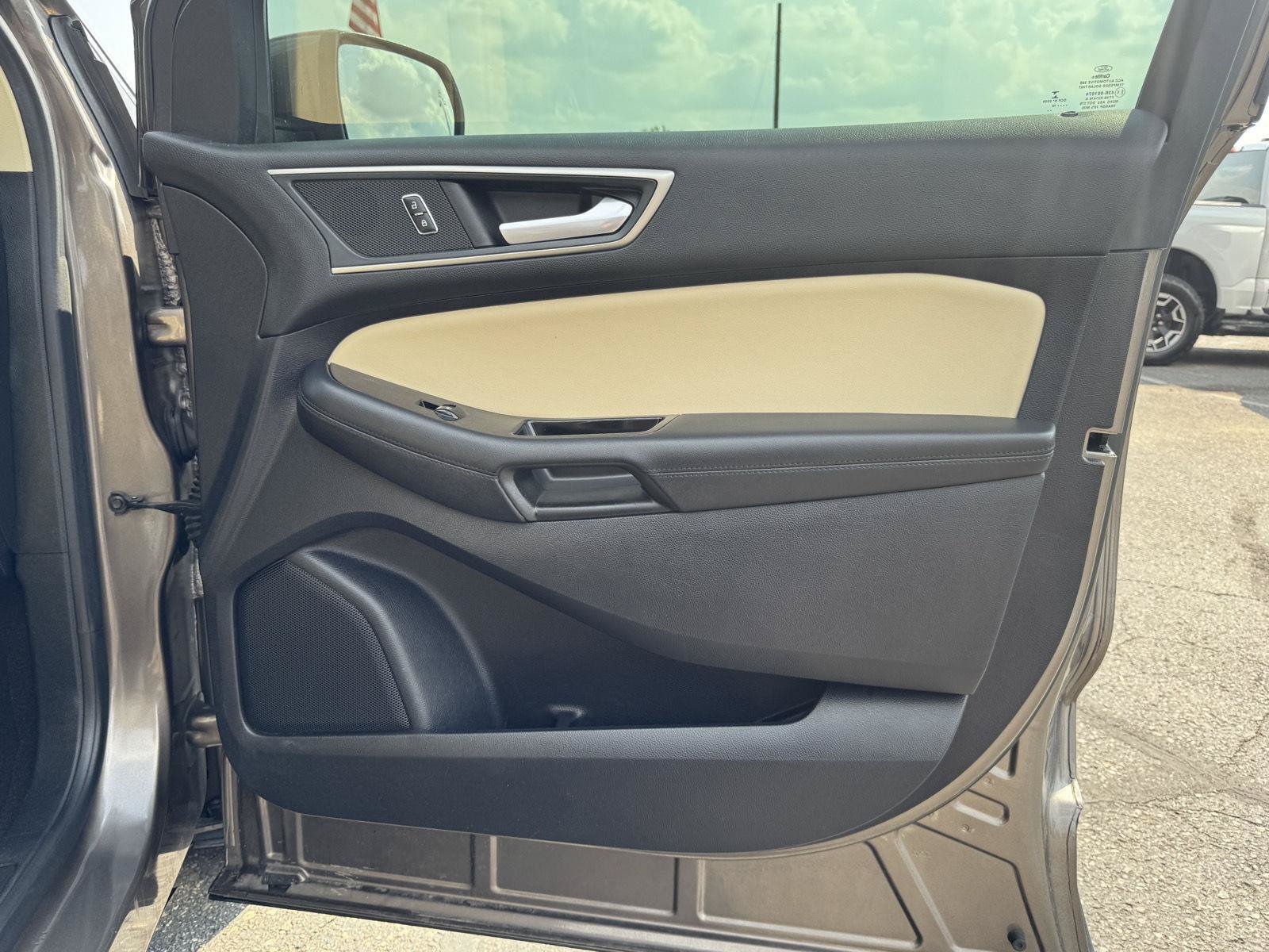 Used 2019 Ford Edge SEL w/ Equipment Group 201A FWD image 24
