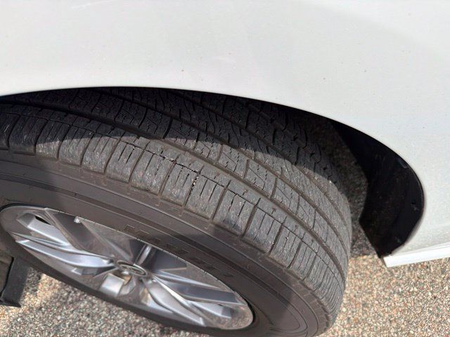 Used 2023 Toyota Sienna XLE AWD/4WD image 5