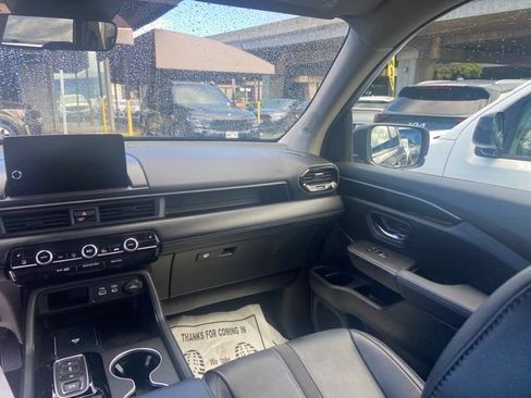 Used 2023 Honda Pilot Touring image 10
