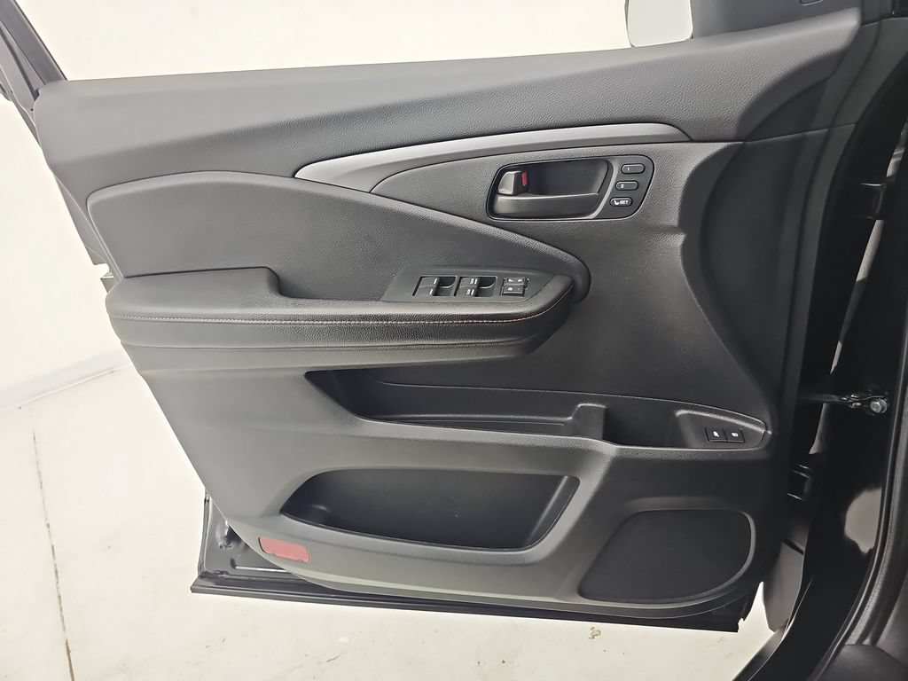 Certified 2023 Honda Passport TrailSport image 40
