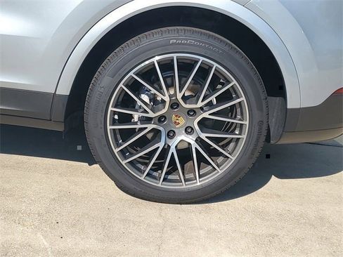 Certified 2021 Porsche Cayenne image 11