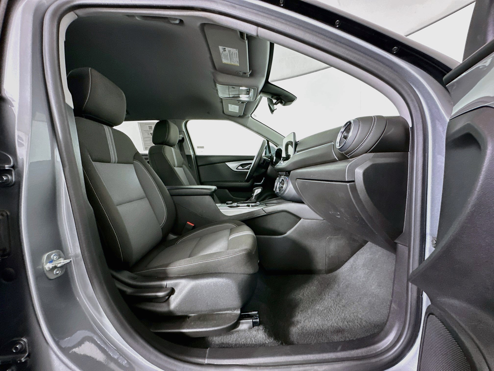 Used 2025 Chevrolet Blazer LT FWD image 31