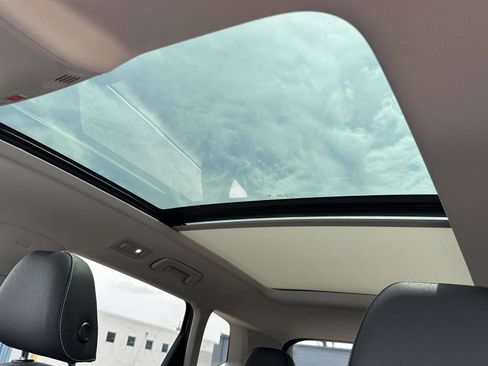 Certified 2024 Volkswagen Taos SE w/ Panoramic Sunroof Package AWD/4WD image 18