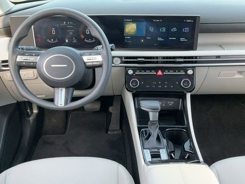 Used 2025 Hyundai Tucson SEL image 12