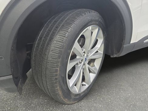 Used 2023 Ford Explorer Platinum w/ Technology Package AWD/4WD image 30