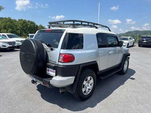 Used 2007 Toyota FJ Cruiser 4WD w/ Upgrade Pkg 2 image 8
