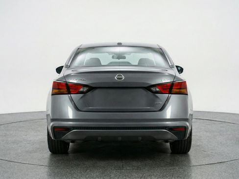 Used 2025 Nissan Altima 2.5 SV FWD image 7